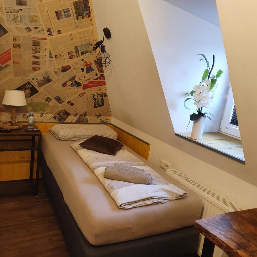 Victory Guesthouse - Handwerker Pension Bielefeld Exterior foto