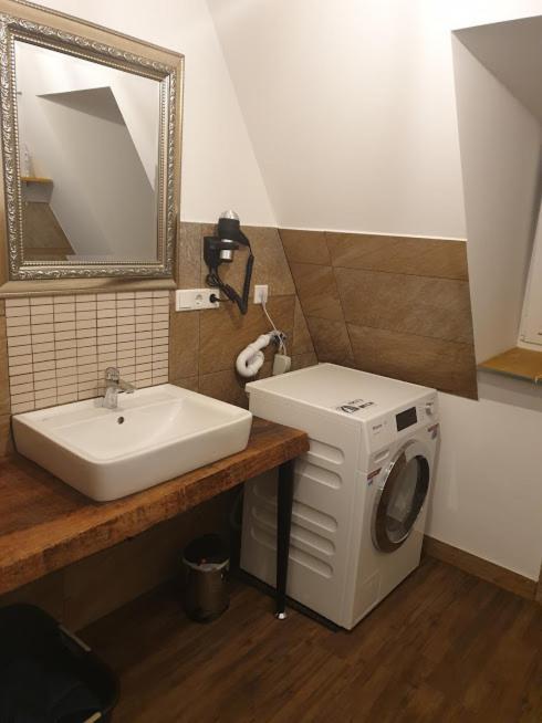 Victory Guesthouse - Handwerker Pension Bielefeld Exterior foto