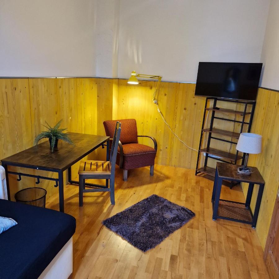 Victory Guesthouse - Handwerker Pension Bielefeld Exterior foto
